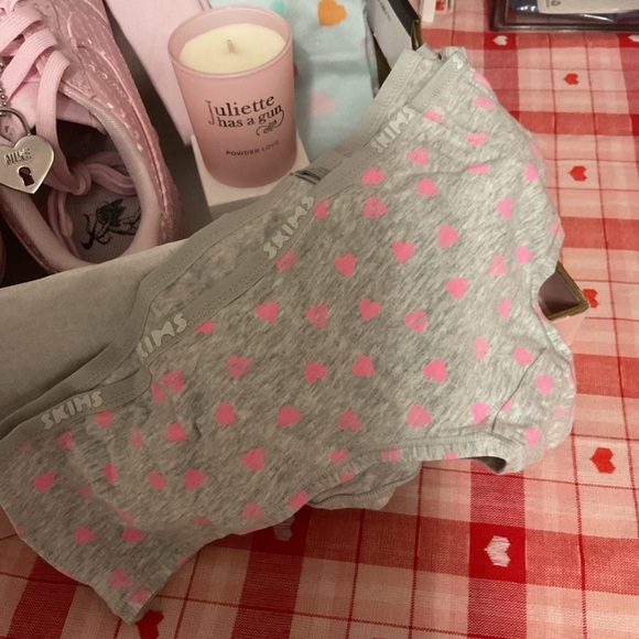 Valentine Nike 9 Air Force 1 Shoes-Skims Socks-Headband-Undies & Much More - Picture 4 of 15